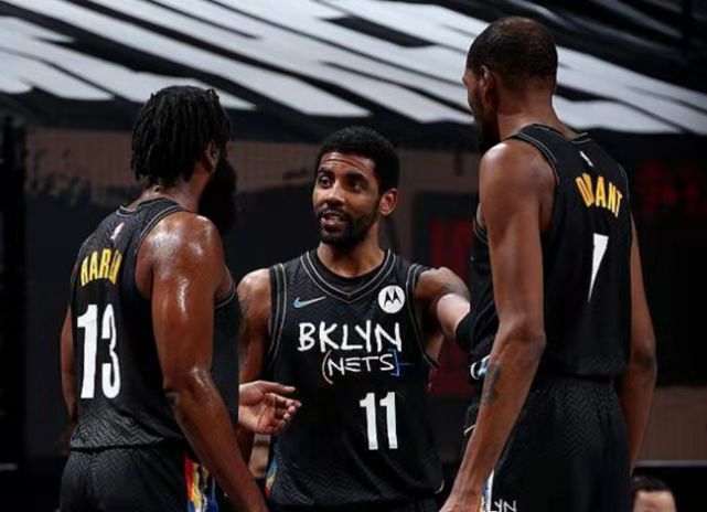 埃默松：我并不怀念在米兰的日子；那儿的人聊我比聊C罗还多（埃默松称不怀念米兰经历：当地讨论我的热度胜过C罗）