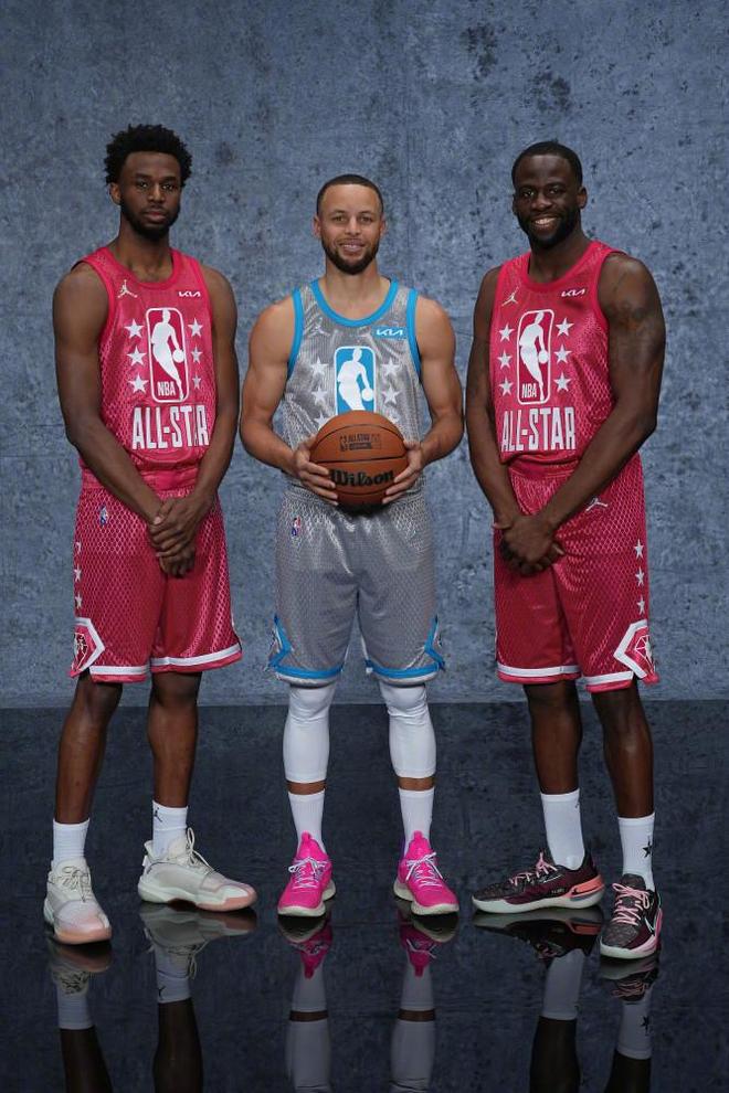 拜仁将创下德甲44轮连续领跑纪录，打破自己1973年创造的纪录（拜仁有望连续44轮领跑德甲，刷新1973年自创纪录）