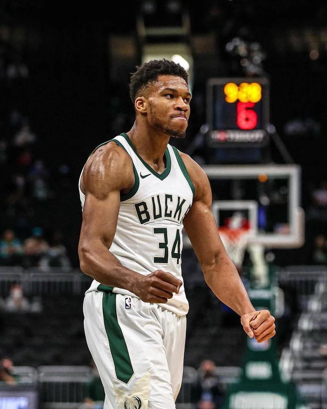 公牛开局5胜0负后4胜9负，排名从东部第一跌至第十（公牛5连胜开局后仅4胜9负，东部排名由第一滑落至第十）