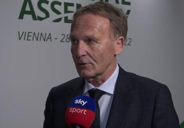 带队两战全胜夺得冠军，穆斯卡特当选中超11月最佳教练（两战全胜捧杯，穆斯卡特荣膺中超11月最佳教练）