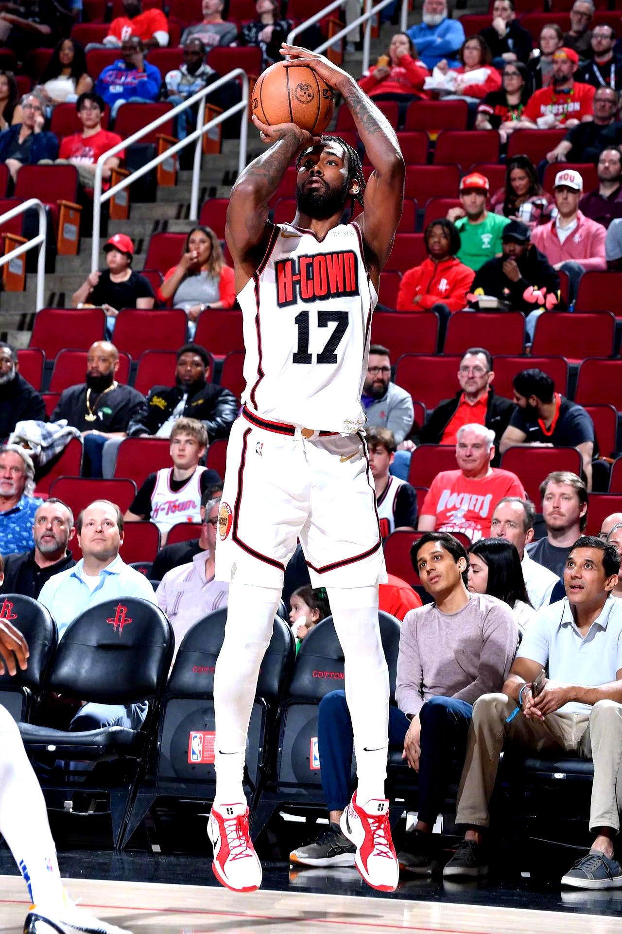 尤文vs卡利亚里：弗拉霍维奇、伊尔迪兹首发，佩林出战（尤文对阵卡利亚里：弗拉霍维奇、伊尔迪兹先发，佩林出任门将）