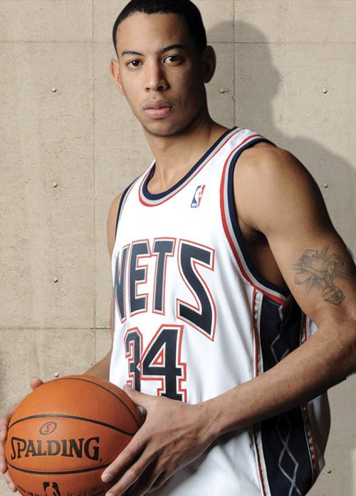 队报：皇马视维尼修斯为竞技层面和经济层面极为重要的资产（《队报》：皇马把维尼修斯视作竞技与经济双重层面的关键资产）