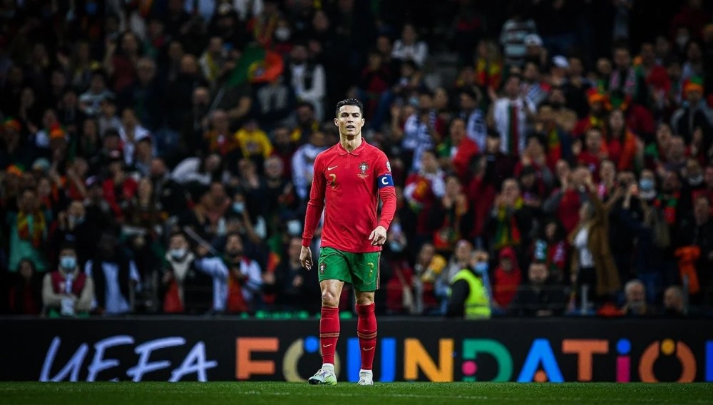 万众瞩目！CBA杯赛上演“山东德比” 赢球将锁定晋级八强名额（重磅对决！CBA杯上演山东德比，赢球即锁定八强席位）