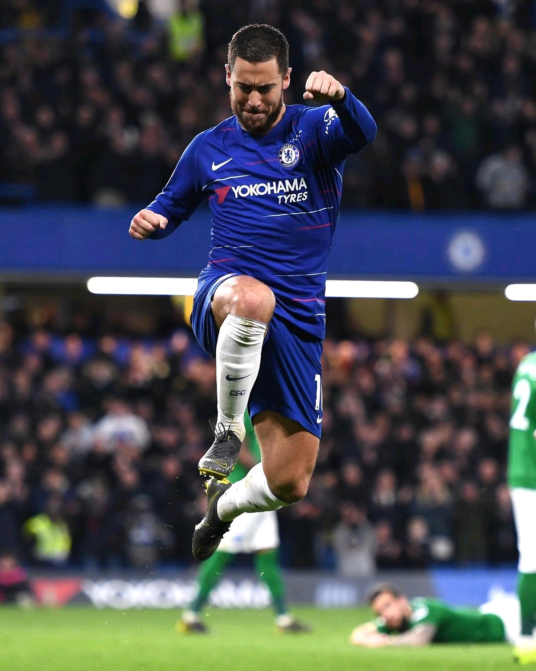 孙继海晒视频发出疑问：为什么现在小孩顺拐那么多（孙继海晒视频提问：为何如今孩子顺拐现象这么多？）